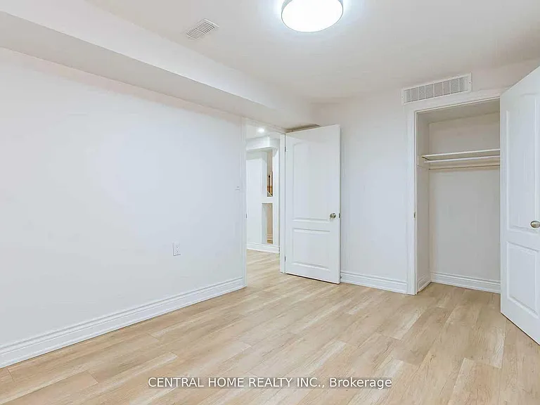 47 Sherwood Forest Dr #BASEMENT — Photo 15