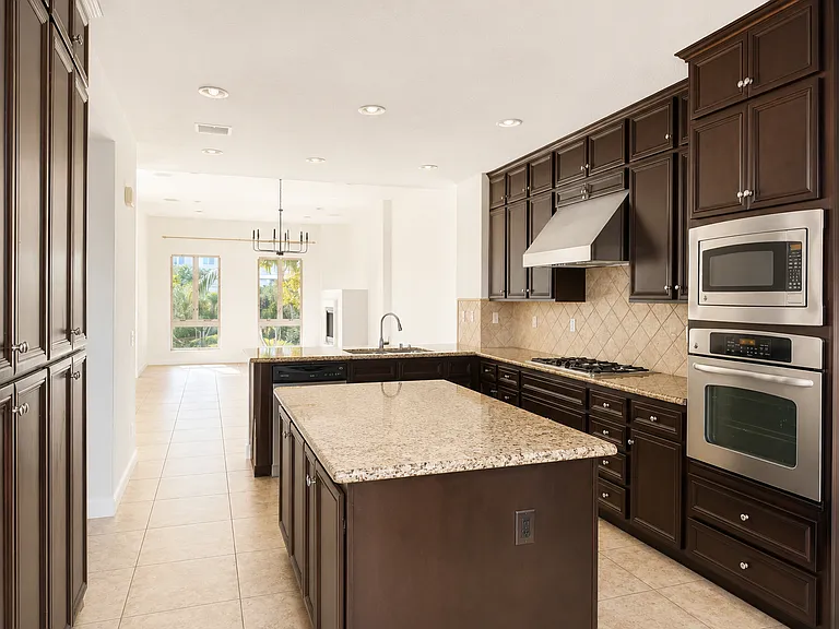 Vantis Dr — Photo 15