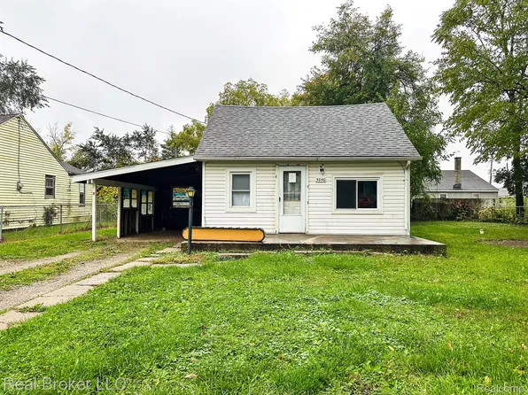 3040 Shaw St, Burton, MI 48529