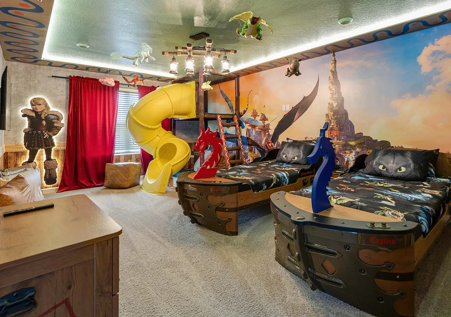 Luxury 9BR Solara Home, Themed Fun & Pool — Photo 2