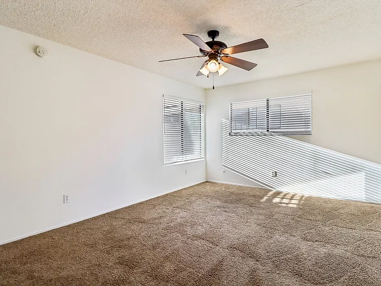 450 W Vermont Ave — Photo 24
