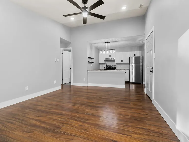 118 Ashton Ct — Photo 4
