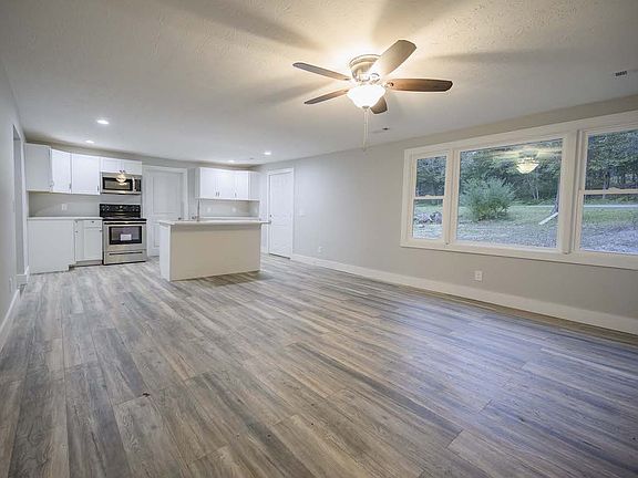 5th image of 4017 Woodbury Pike