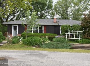 300 Seiver St, Cincinnati, IA 52549