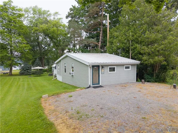 6701 Upper Dr, Castile, NY 14427