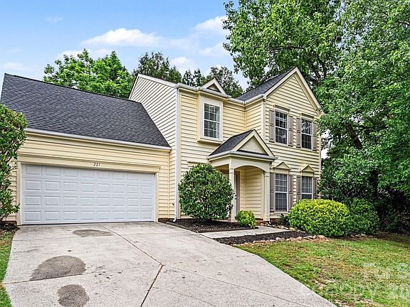 2nd image of 221 Aylesbury Ln
