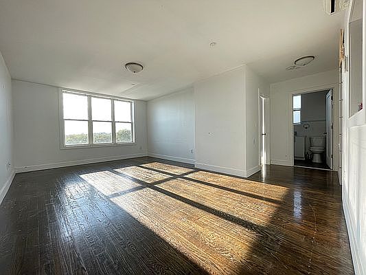 4th image of 490 Ocean Pkwy APT 75