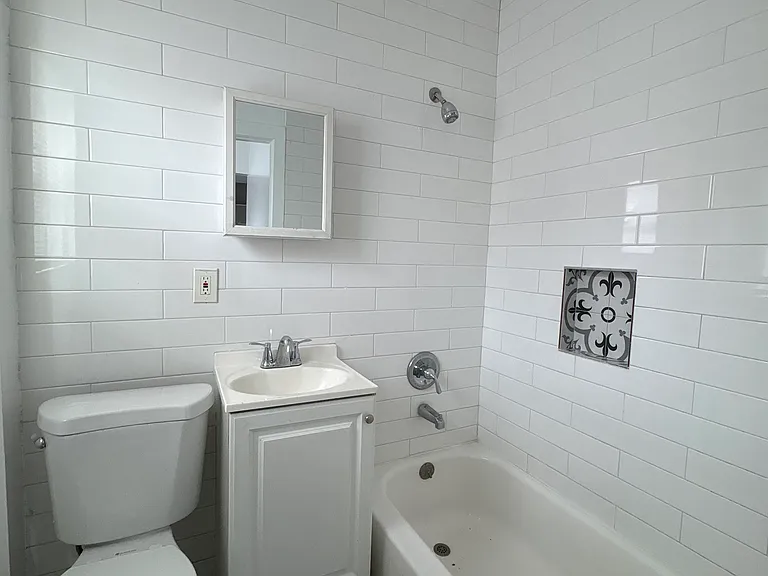 1136 Hoffman Ave #12 — Photo 2