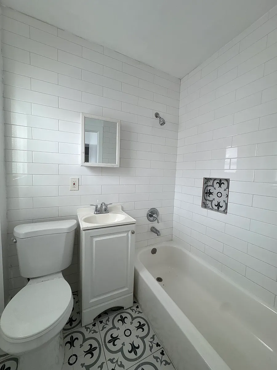 Building Photo - 1136 Hoffman Ave #12