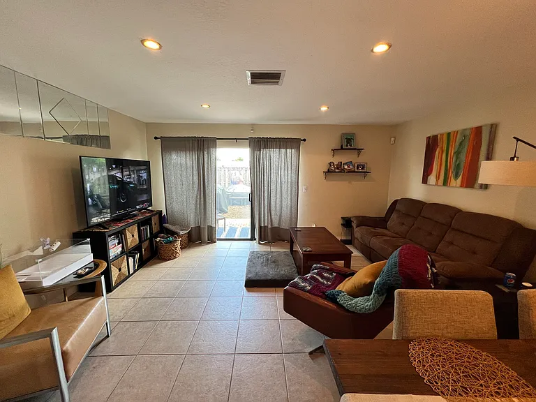 778 Hill Dr #D — Photo 3