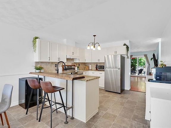 4th image of 133 Whitlaw Way