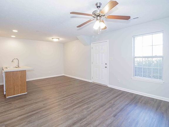 3rd image of 1644B Golf Club Ln