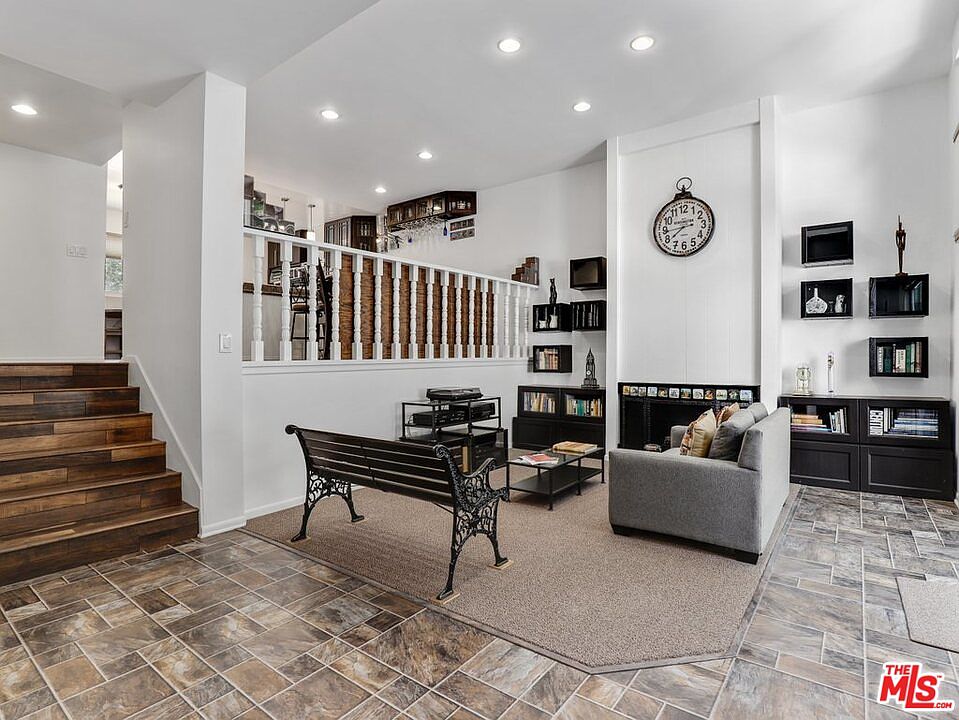 1st image of 4844 1/2 McConnell Ave