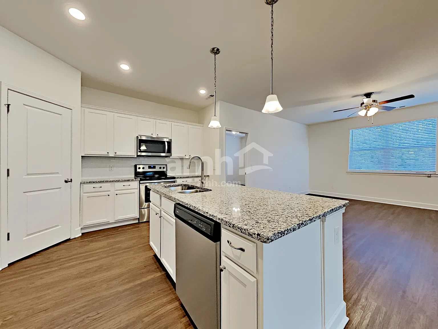 5 bed, 3.0 bath, 2234 sqft, $2,585 — Photo 4