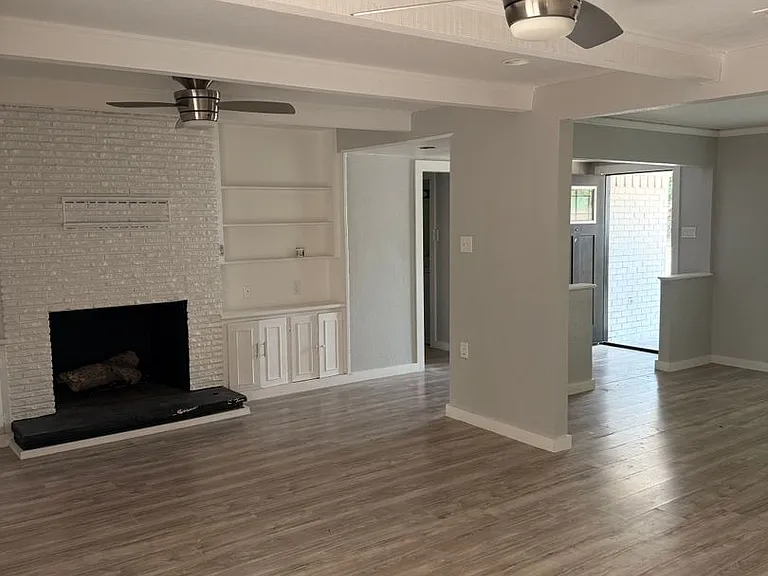 1120 Misty Glen Ln — Photo 4
