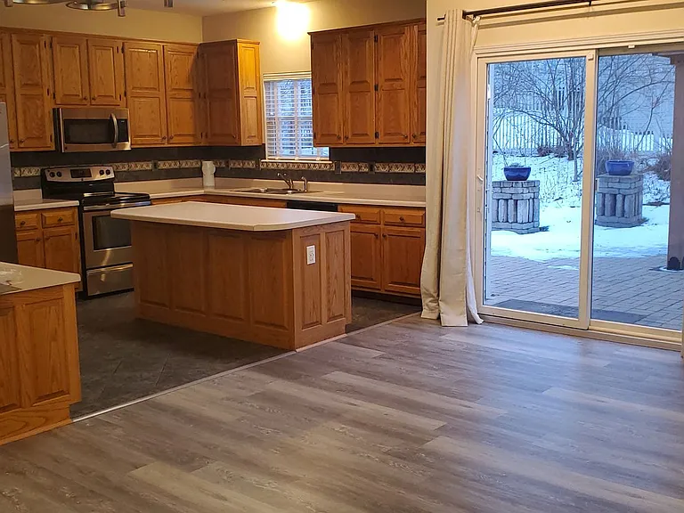 4200 Beach Pointe Dr — Photo 6