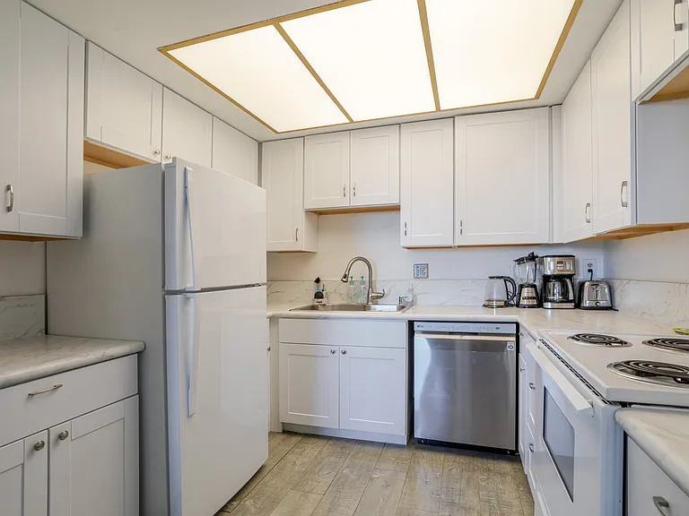 321 S San Vicente Blvd #505 — Photo 13
