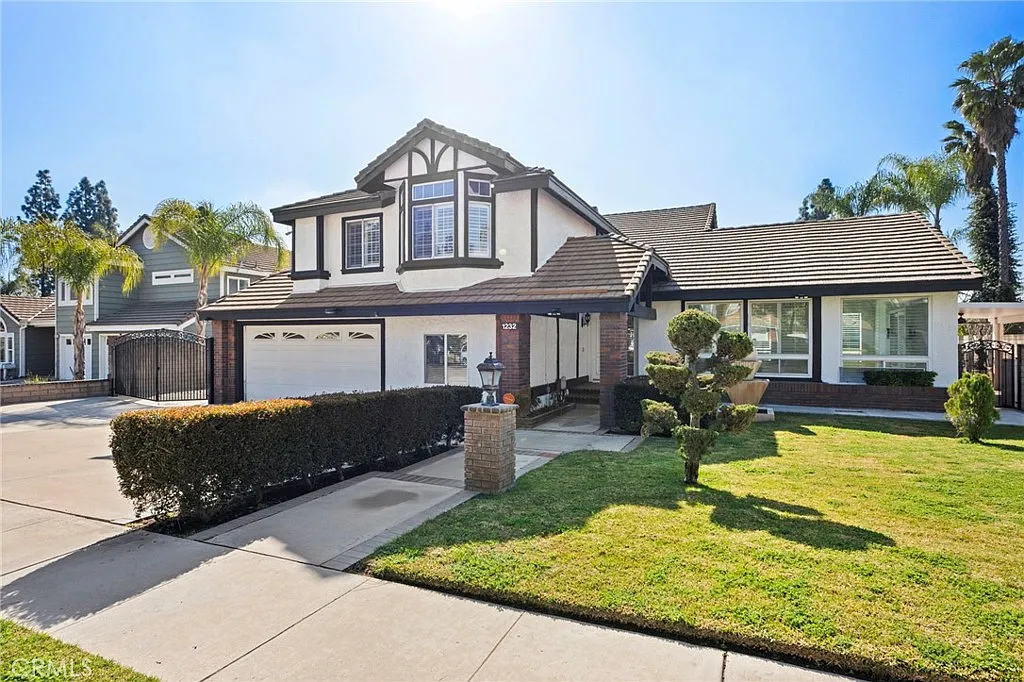 5 bed, 3152 sqft, $4,975 — Photo 4