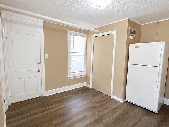 4th image of 209 Reno Ave