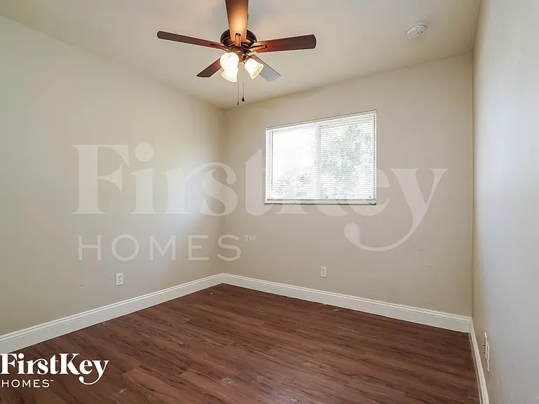807 SW 3rd Ave — Photo 11