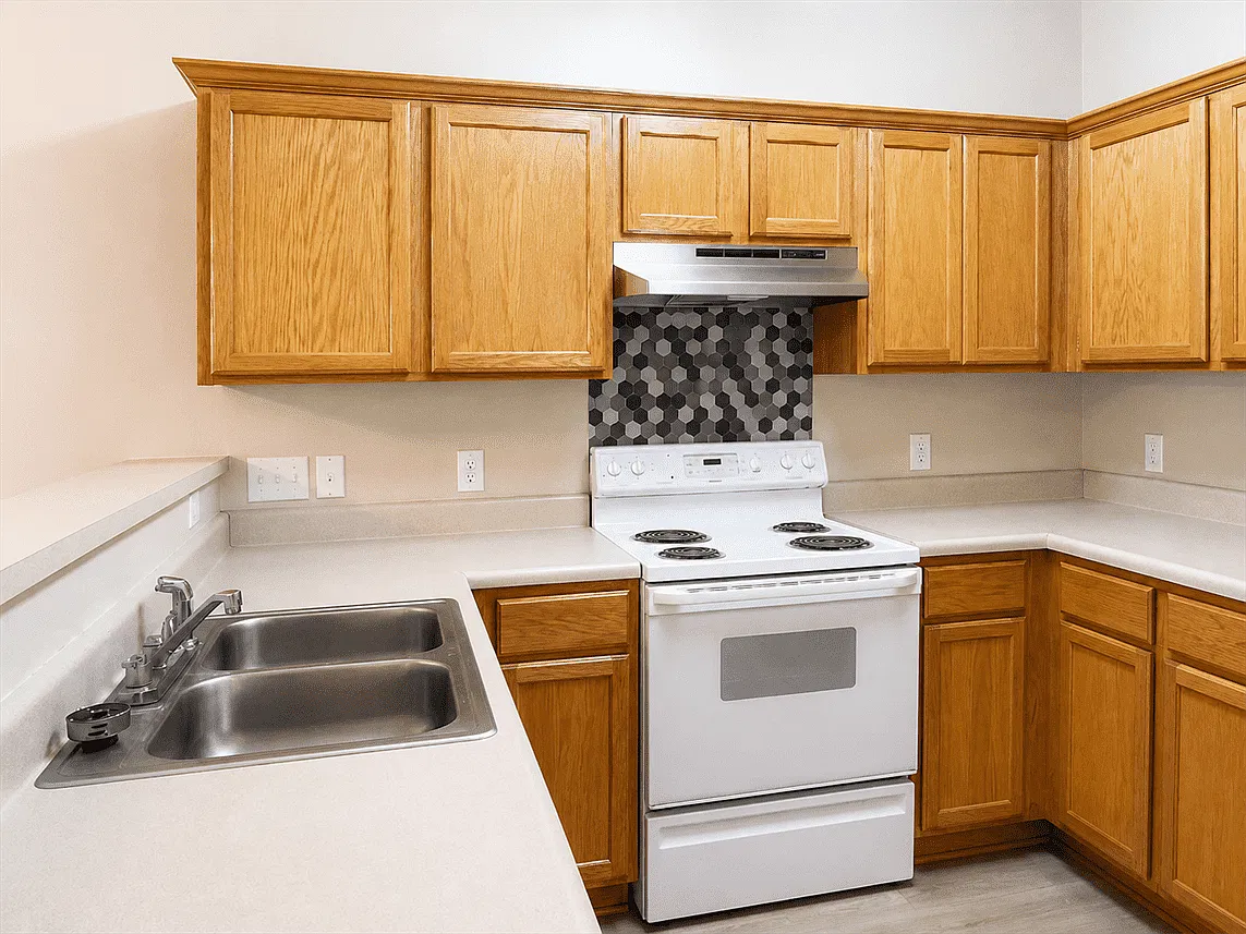 3 bed, 2.5 bath, 1475 sqft, $1,595 — Photo 2