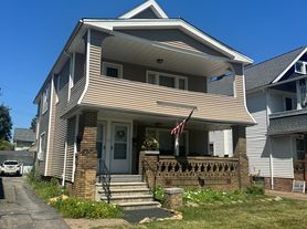 2082 Bunts Rd, Lakewood, OH