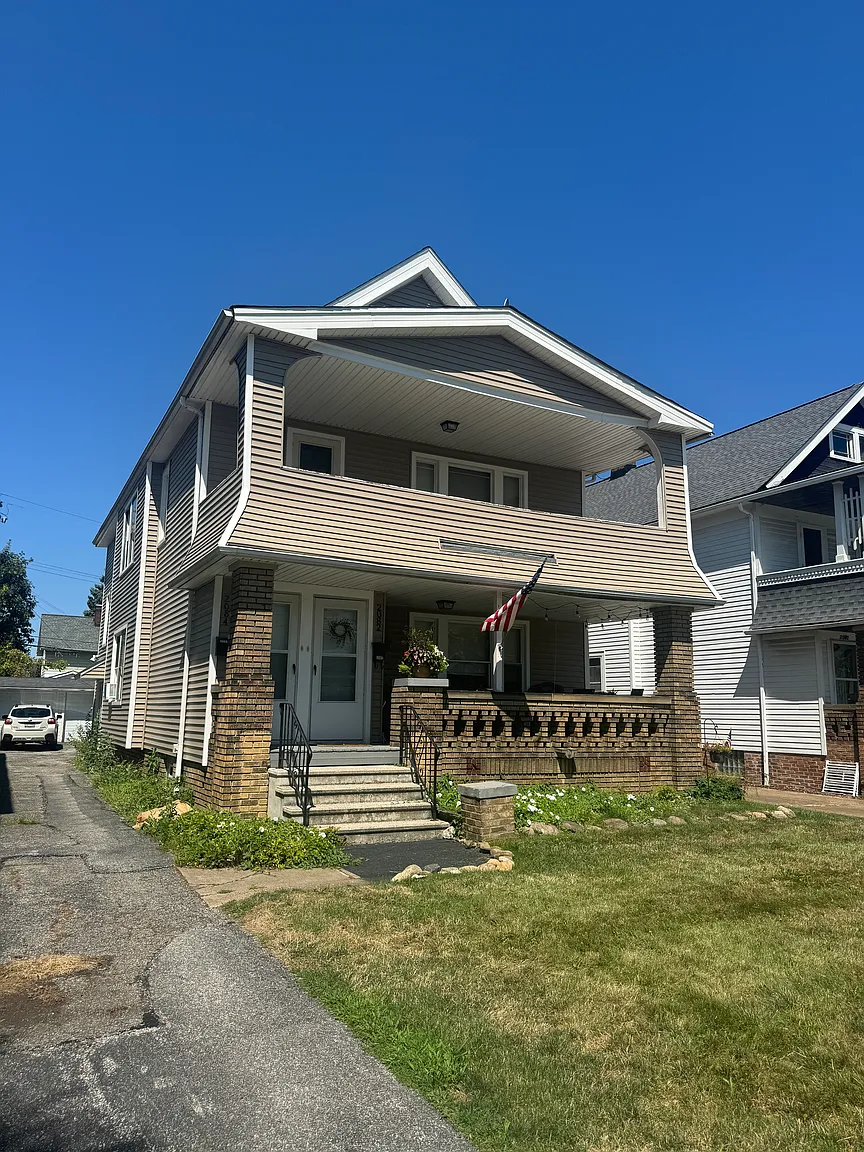 2082 Bunts Rd photo 1