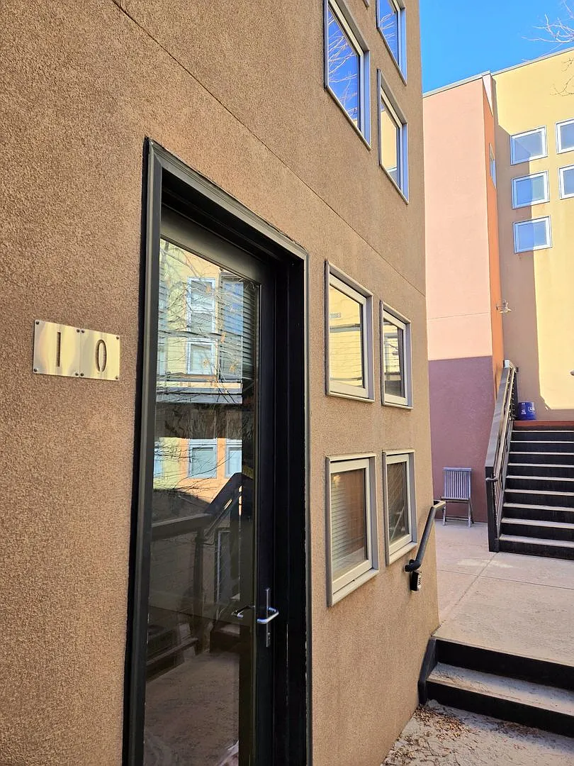 Spectacular Loft-style Condo with Snowcap Views in Longmont's Hip Prospect Neighborhood! — Photo 4