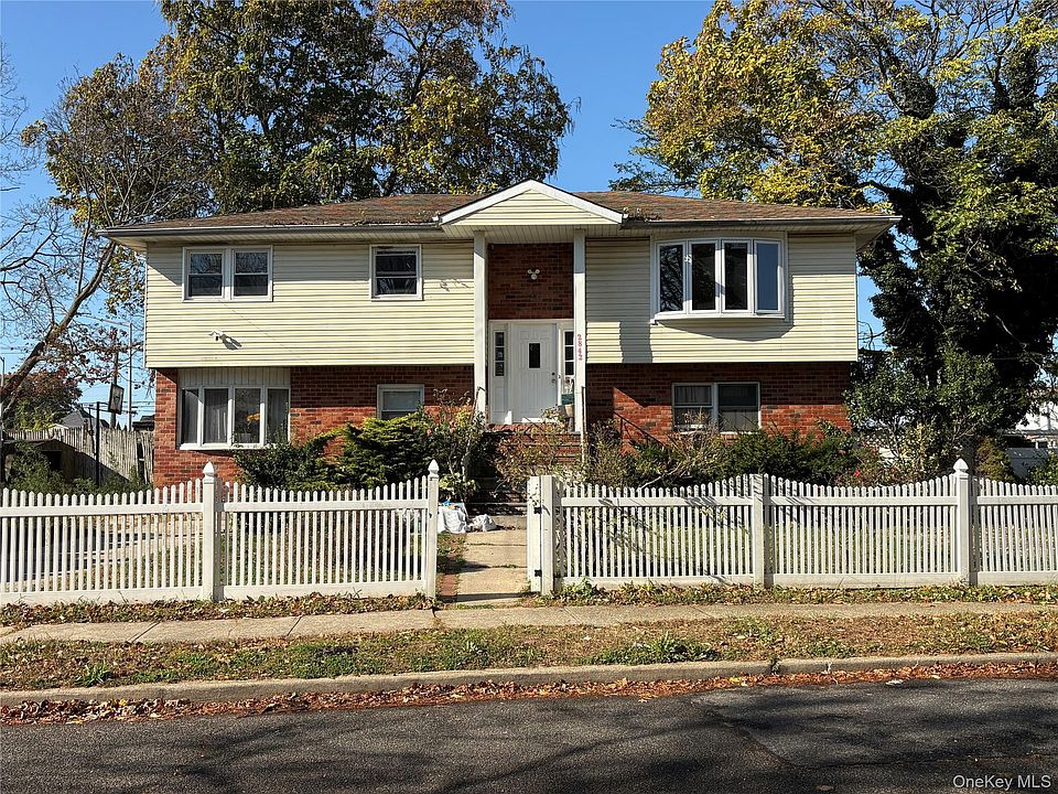 1st image of 2842 Dahlia Avenue