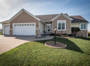 1918 Ashford Ave, Muscatine, IA 52761