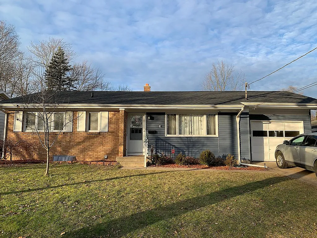 221 Kingman Ave E photo 1