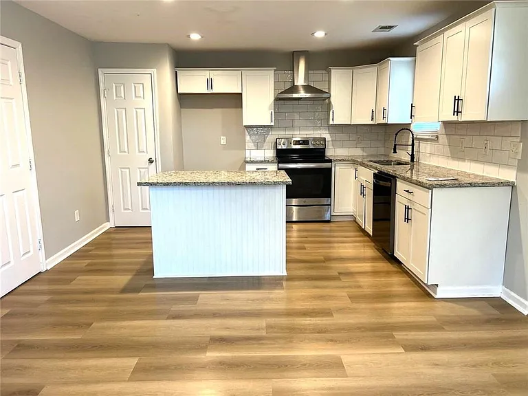 566 Rockwell St SW — Photo 10