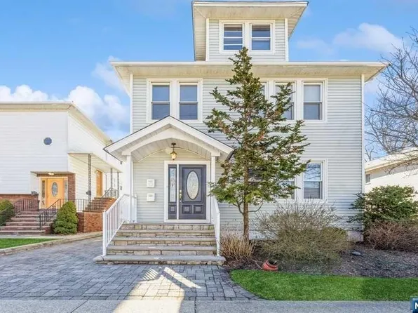 32 North St, Elmwood Park, NJ 07407
