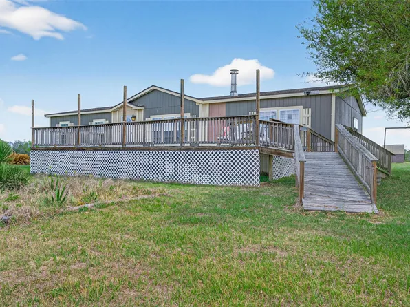 3588 Centerhill Rd, Bellville, TX 77418