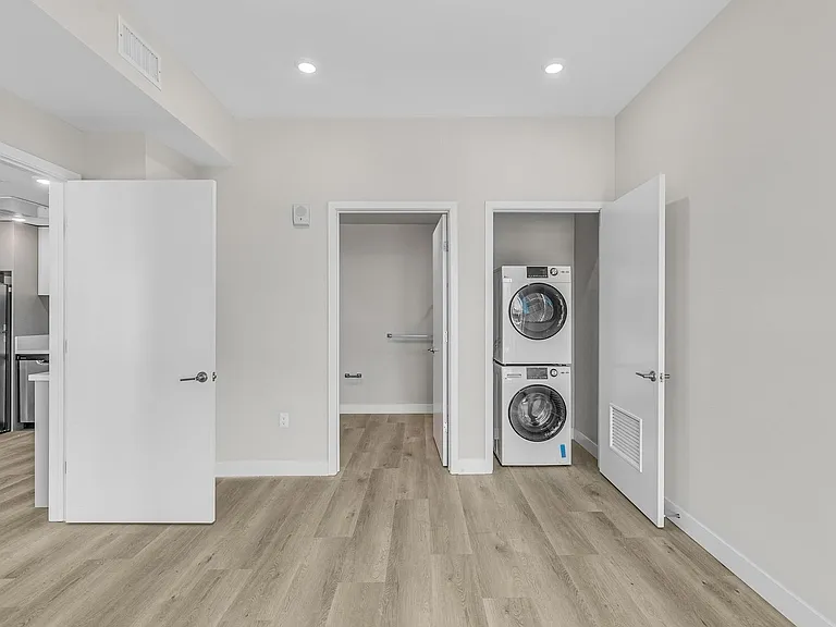 825 Coronado-Building — Photo 77