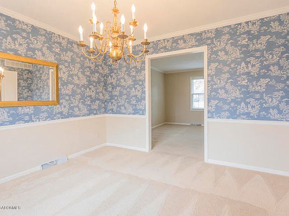 4th image of 403 Oak Valley Ct