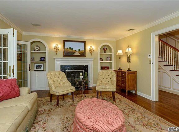 3rd image of 8 Whitehall Blvd
