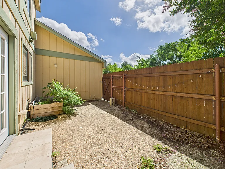 9520 Quail Village Ln — Photo 53