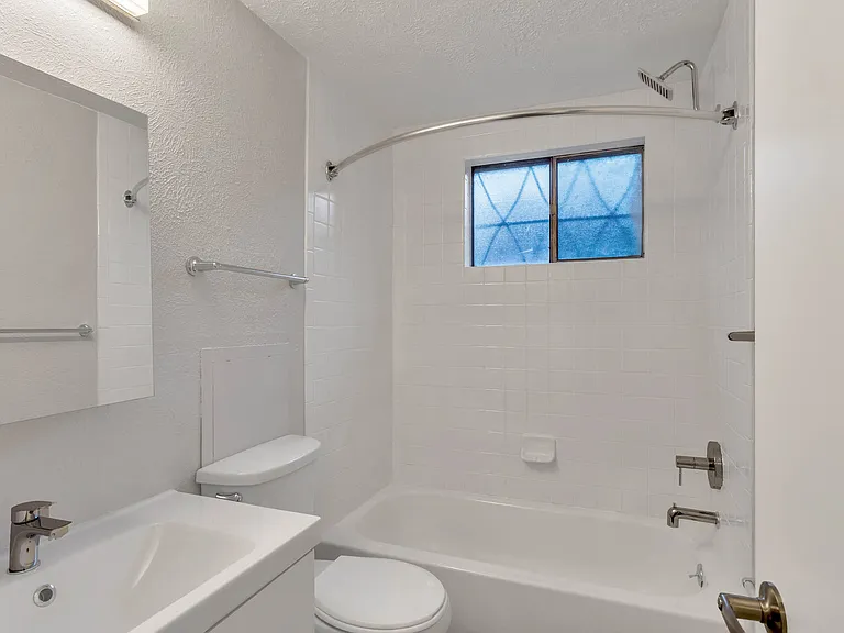 960 South Logan — Photo 15