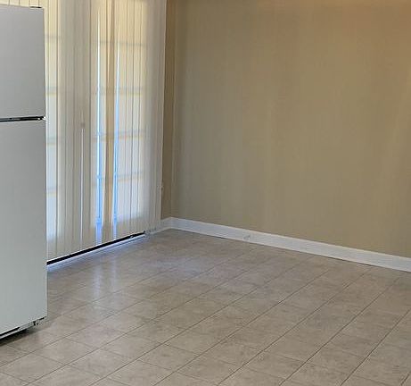 4th image of 1605 Meadow Dr