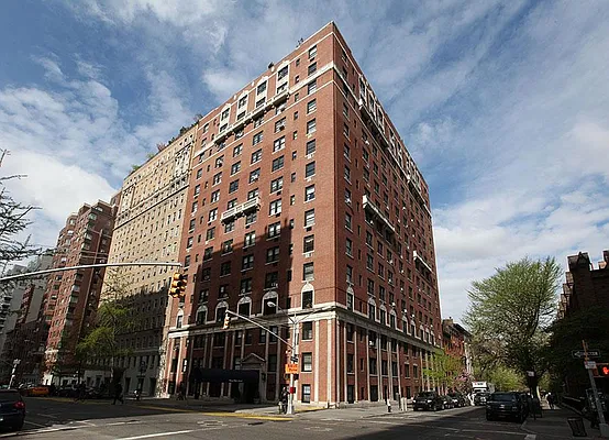 Sold by Warburg | media 7