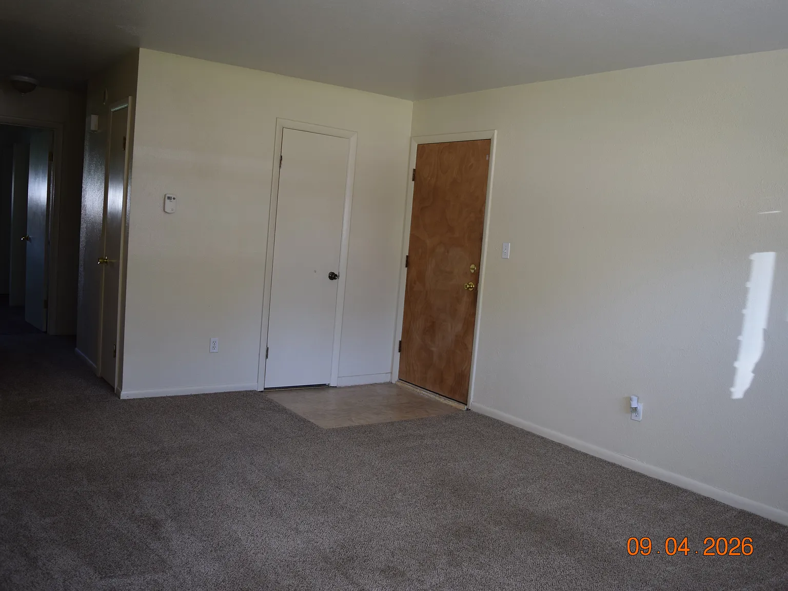 2 bed, 900 sqft, $900 — Photo 2