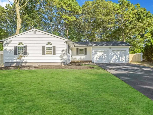 9 Janell Lane, Farmingville, NY 11738