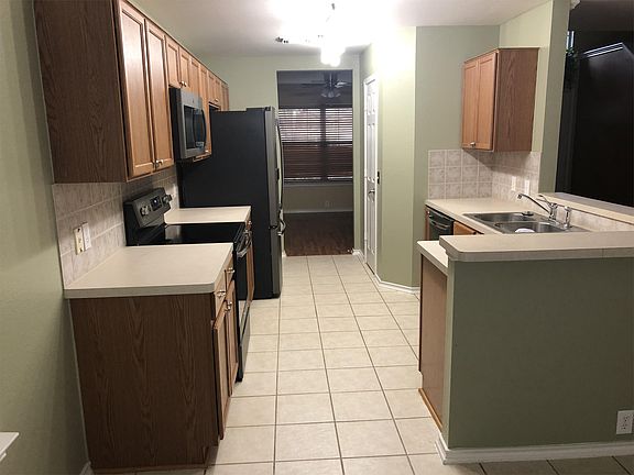 3rd image of 4060 Brook Hollow Dr