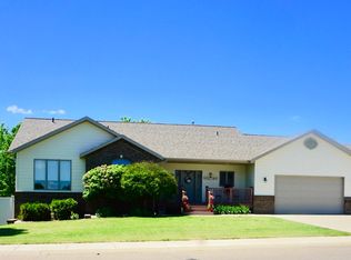 2023 10th Ave W, Dickinson, ND 58601