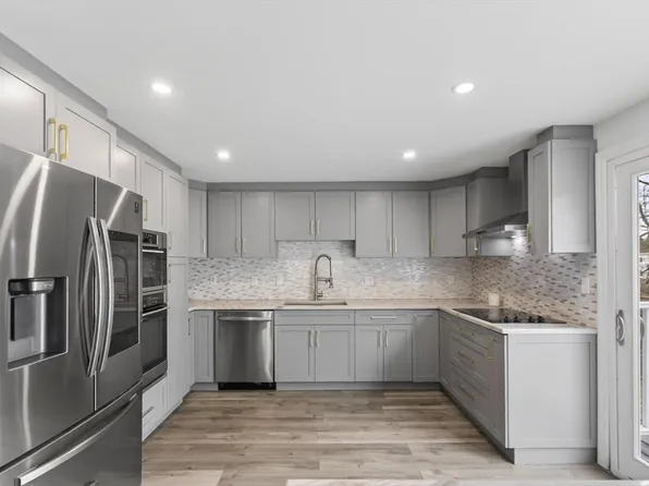 15 Cedar Sq Unit 15, Millis, MA 02054