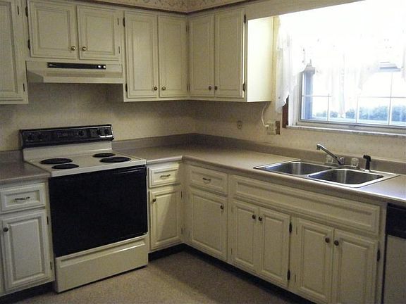 2nd image of 3220 Felton Dr