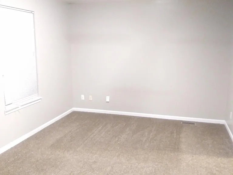 436 E Kenilworth Ave — Photo 13