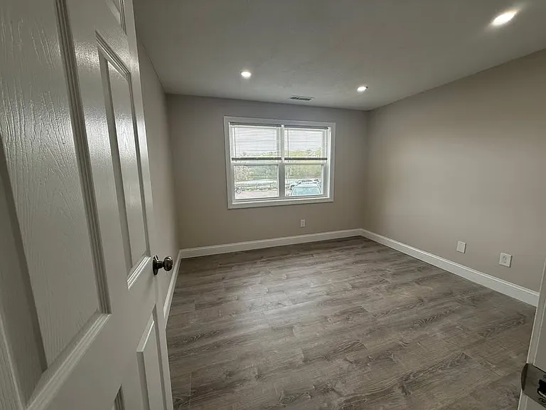 Pondsview Apartments — Photo 76