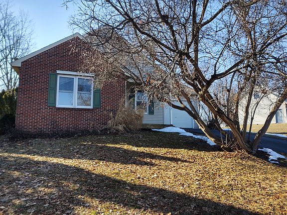 Adorable ranch style home in Village Hollow Development, Reinholds PA.